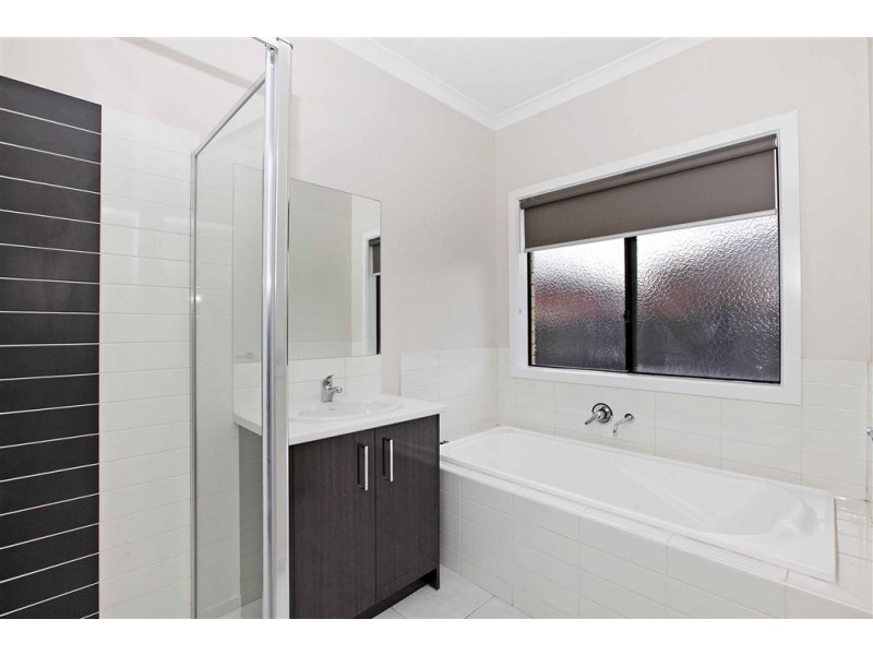 24 Creswick Drive, Wollert VIC 3750