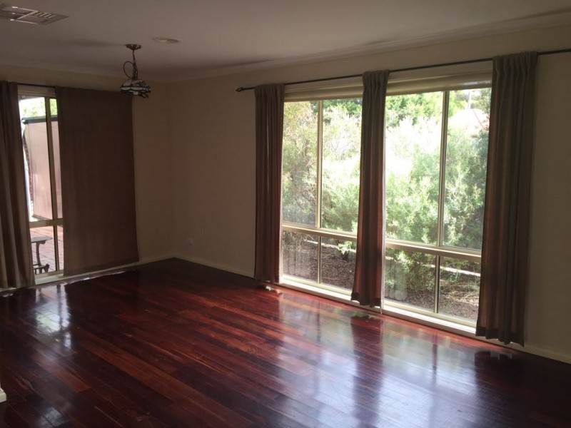 15 Siret Court, Roxburgh Park VIC 3064