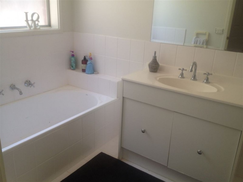 2 Avon Place, Epping VIC 3076