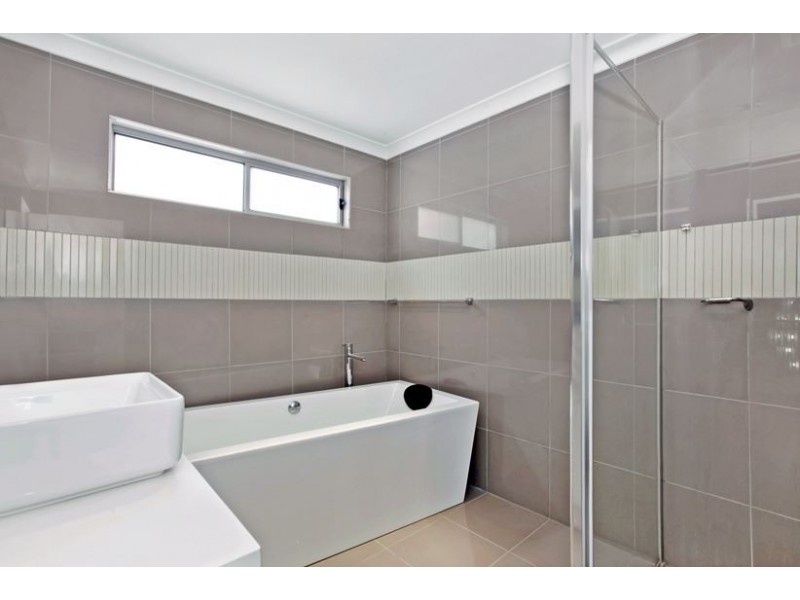 5 Korab Place, Roxburgh Park VIC 3064