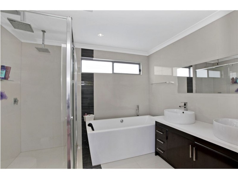 5 Korab Place, Roxburgh Park VIC 3064