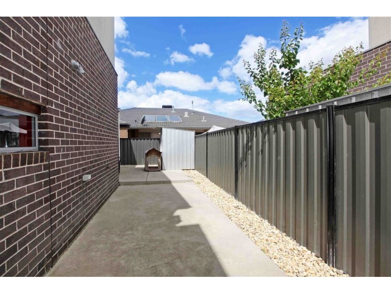 5 Korab Place, Roxburgh Park VIC 3064