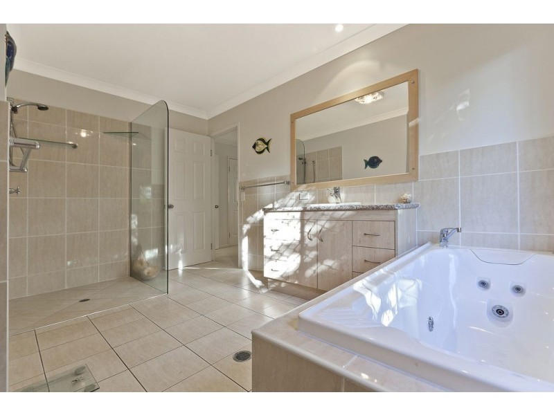 104 Alperton road, Burbank QLD 4156