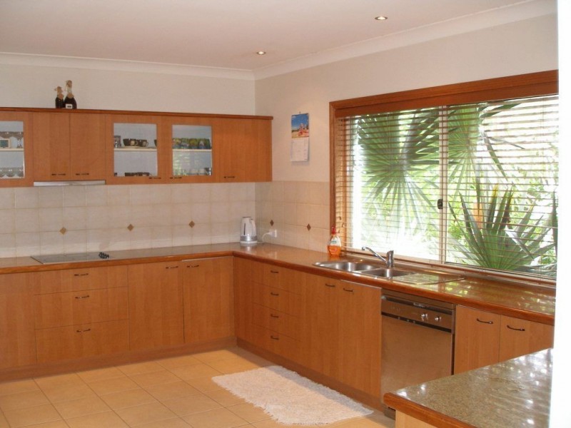 4 Riverside Terrace, Windaroo QLD 4207