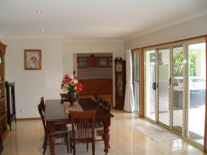 4 Riverside Terrace, Windaroo QLD 4207