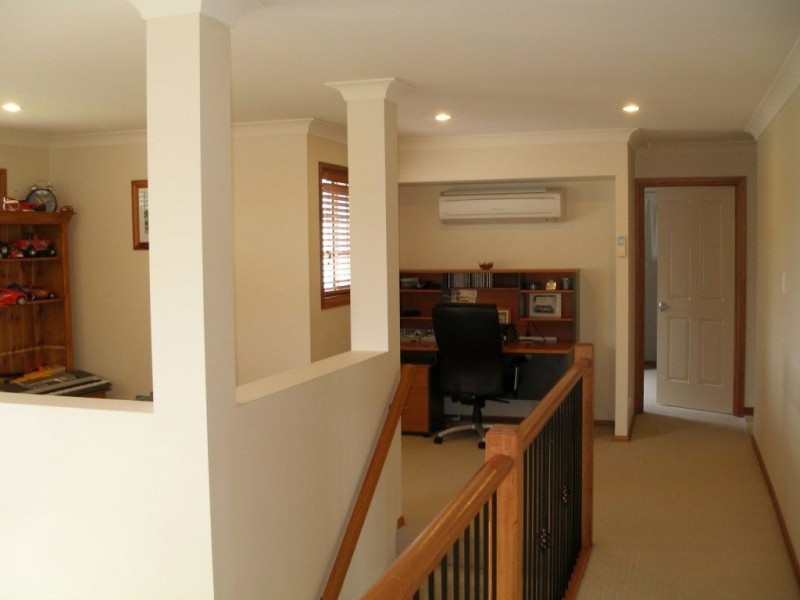 4 Riverside Terrace, Windaroo QLD 4207