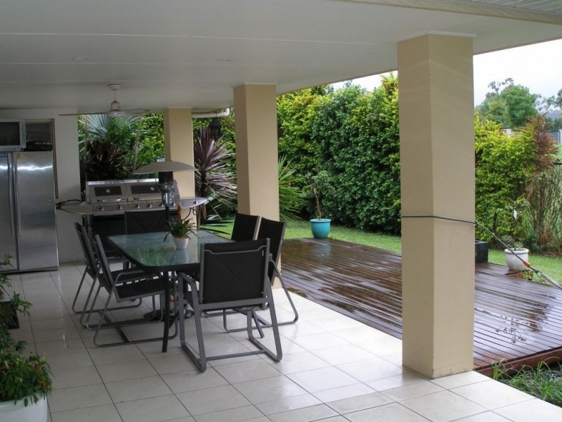 4 Riverside Terrace, Windaroo QLD 4207