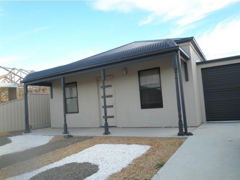 17 Chapple Street, Moonta Bay SA 5558