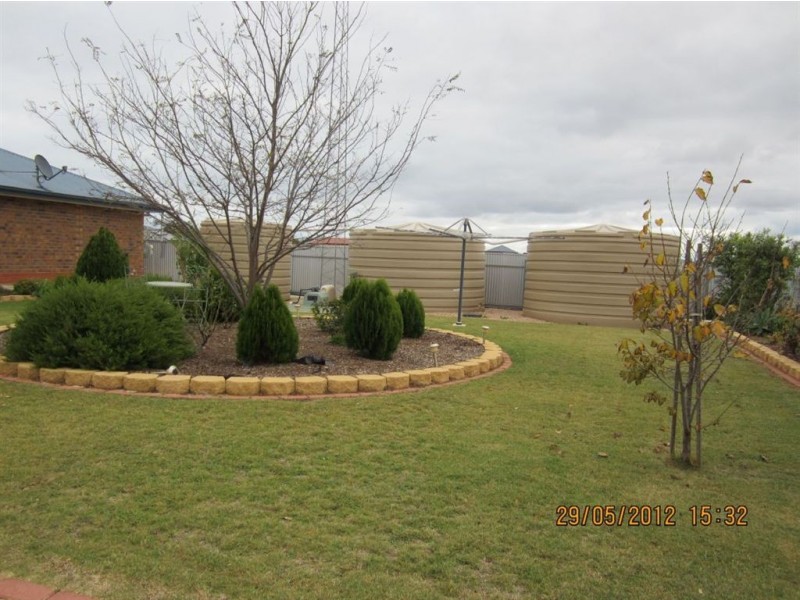 4 Andrews Street, Moonta Bay SA 5558