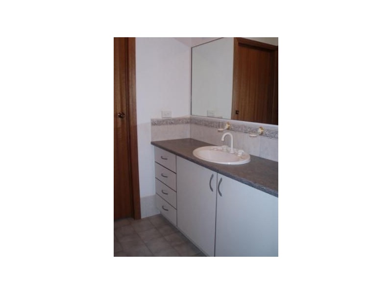 9 Gilmore Cresent, Wallaroo SA 5556