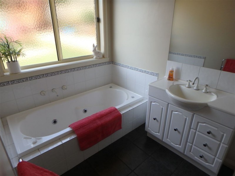 4 McMillan Drive, Warragul VIC 3820