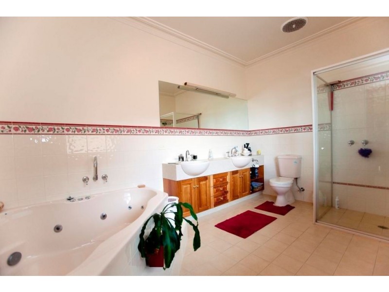 15 Nicolas Court, Warragul VIC 3820