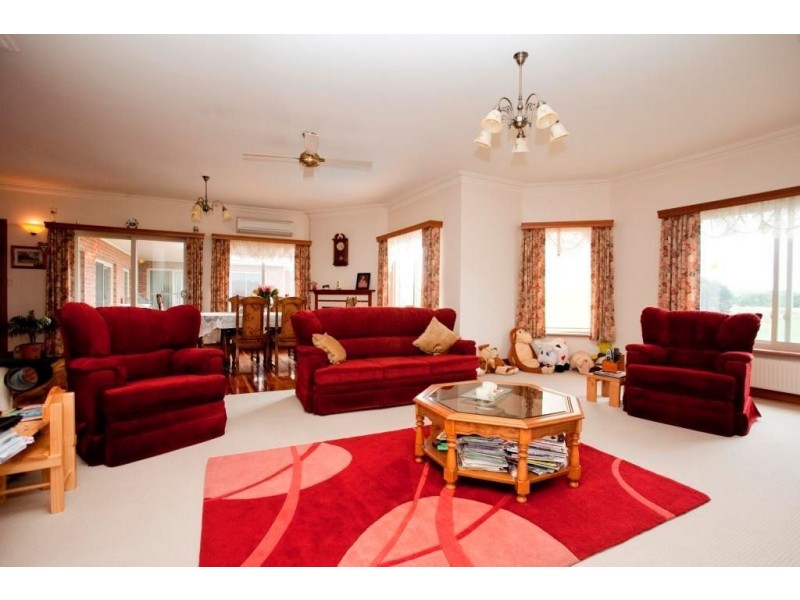 15 Nicolas Court, Warragul VIC 3820