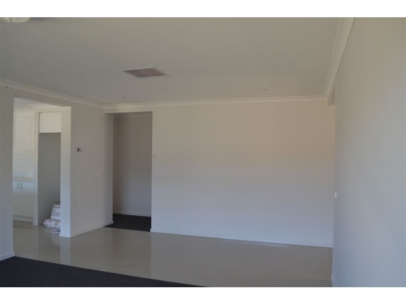 2 Waterford Court, Drouin VIC 3818