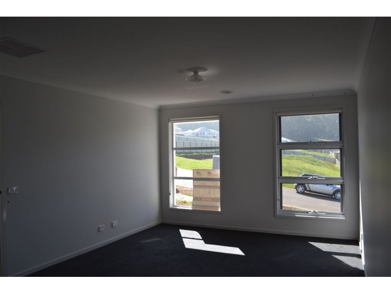 2 Waterford Court, Drouin VIC 3818