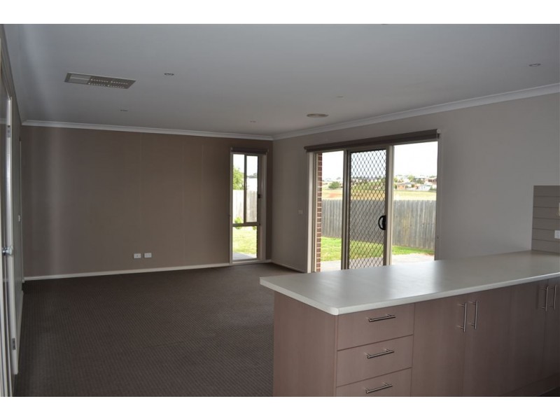 14 Todman Street, Drouin VIC 3818