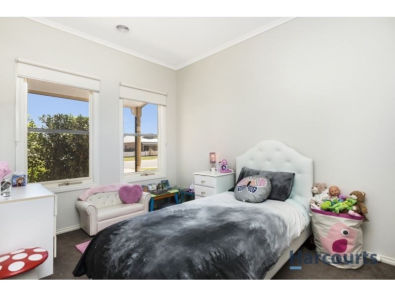 87 Cook Street, Drouin VIC 3818