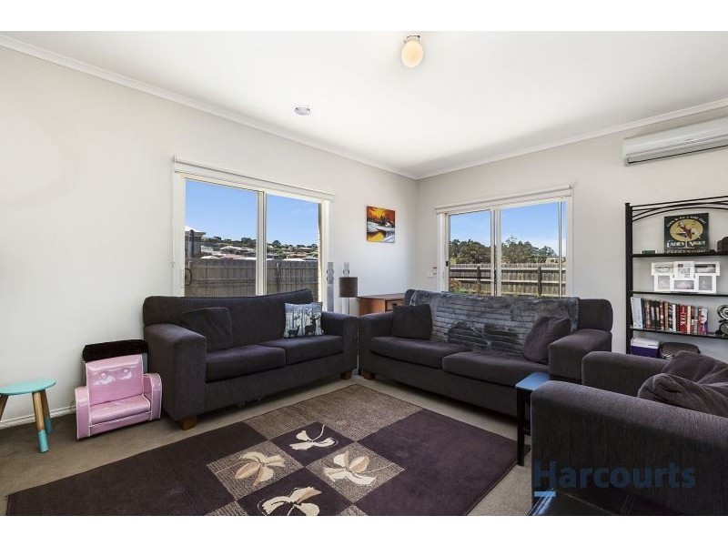 87 Cook Street, Drouin VIC 3818