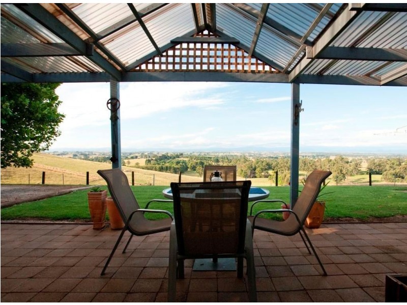 135 Petersons Road, Ellinbank VIC 3821