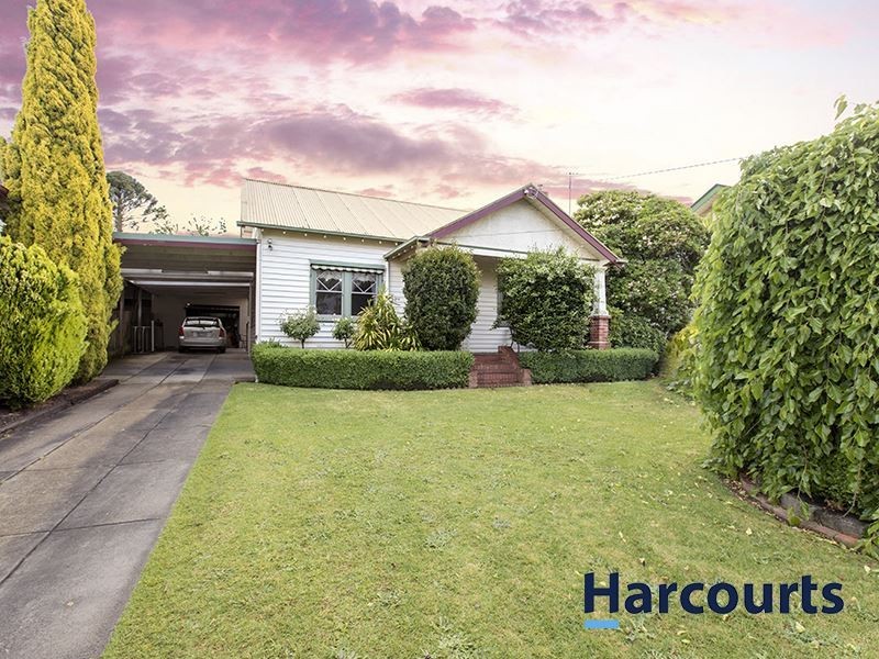 16 Young Street, Drouin VIC 3818