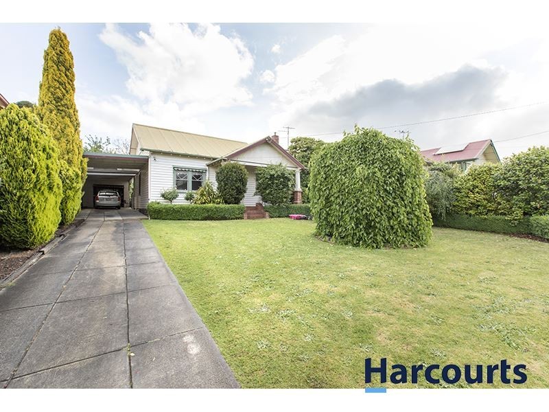 16 Young Street, Drouin VIC 3818