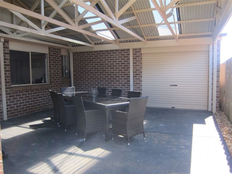 22 Rivendale Cres, Drouin VIC 3818