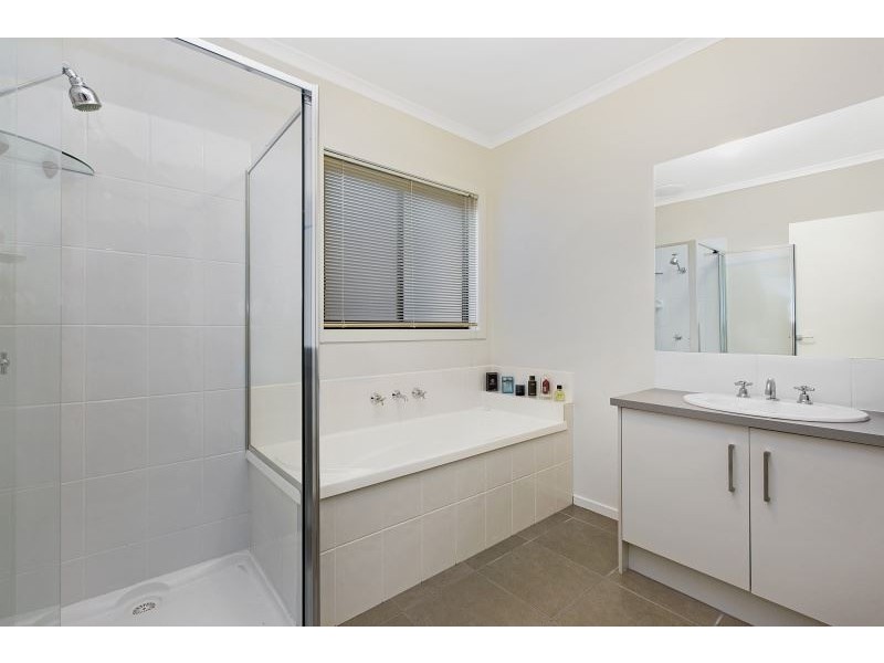 25 Kimberley Grove, Pakenham VIC 3810