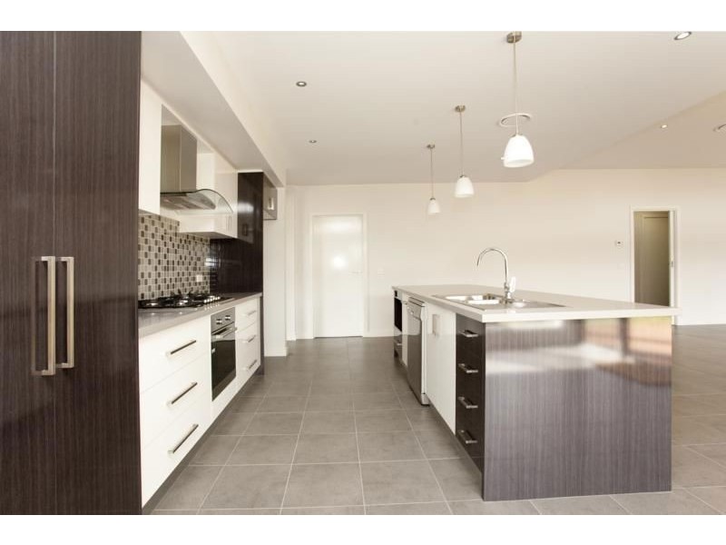 4 Paulan Court, Warragul VIC 3820