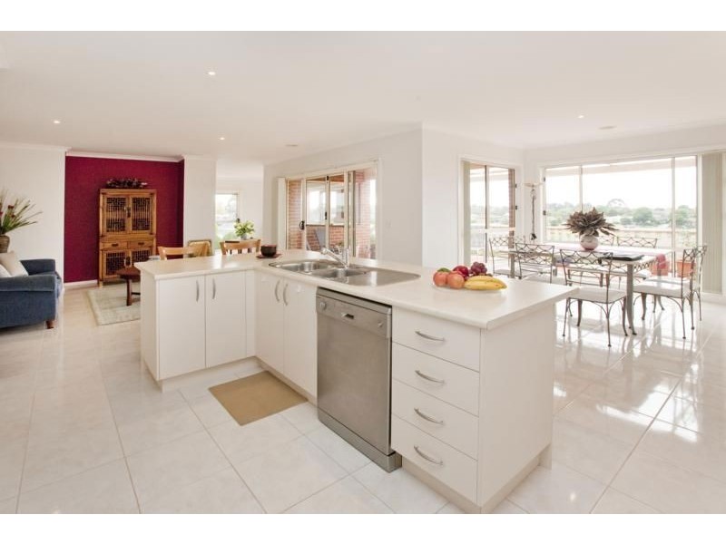 17 Munro Street, Warragul VIC 3820