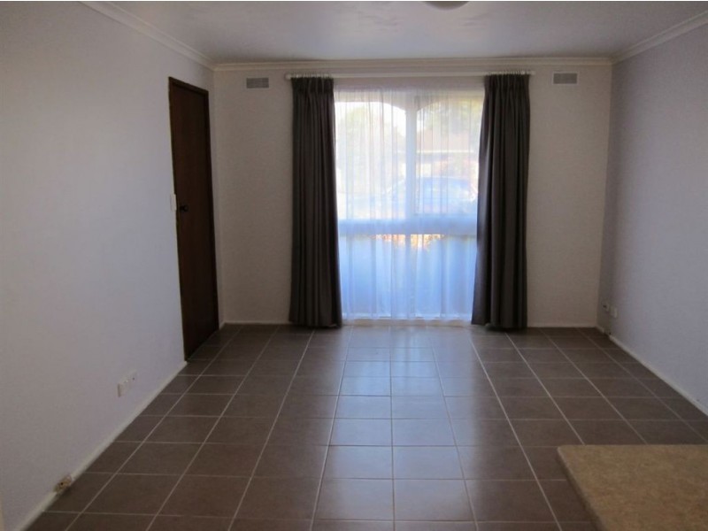 2/15 Archibald Crescent, Warragul VIC 3820