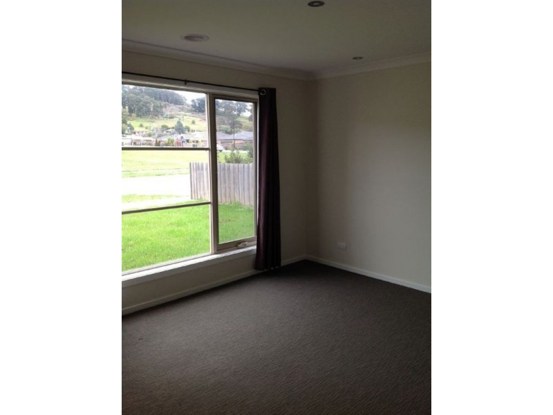 9 Vincent Boulevard, Trafalgar VIC 3824
