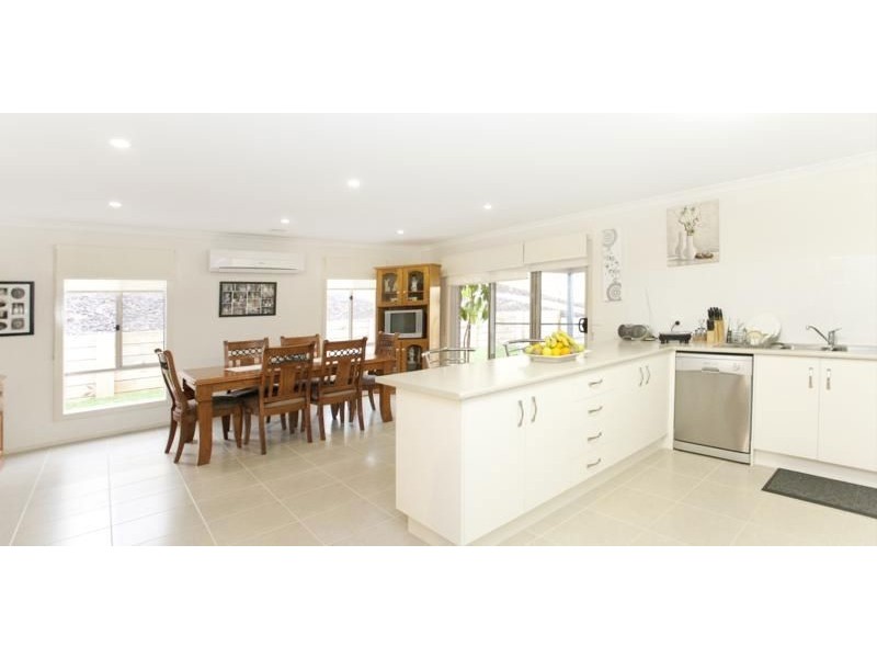 9 Bladen Street, Warragul VIC 3820