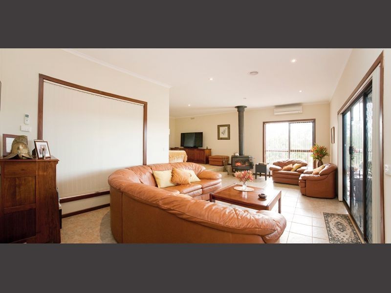 33 Walnut Road, Trafalgar South VIC 3824