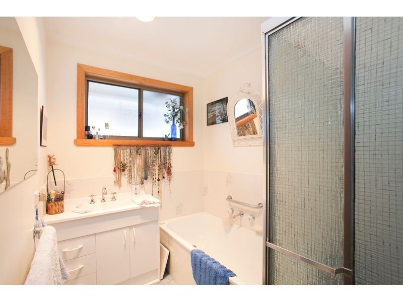 1/4 Somerset Drive, Warragul VIC 3820