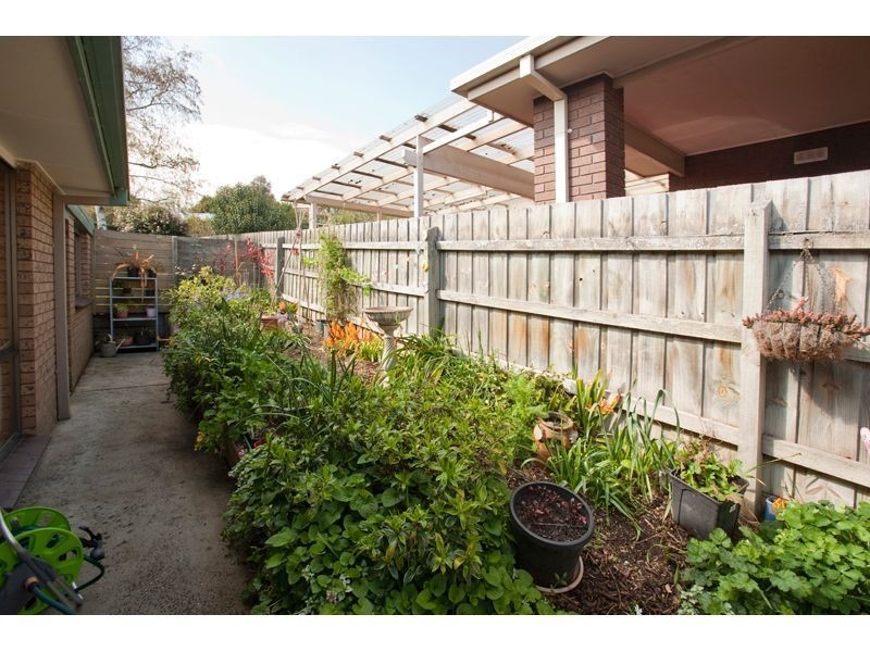 1/4 Somerset Drive, Warragul VIC 3820