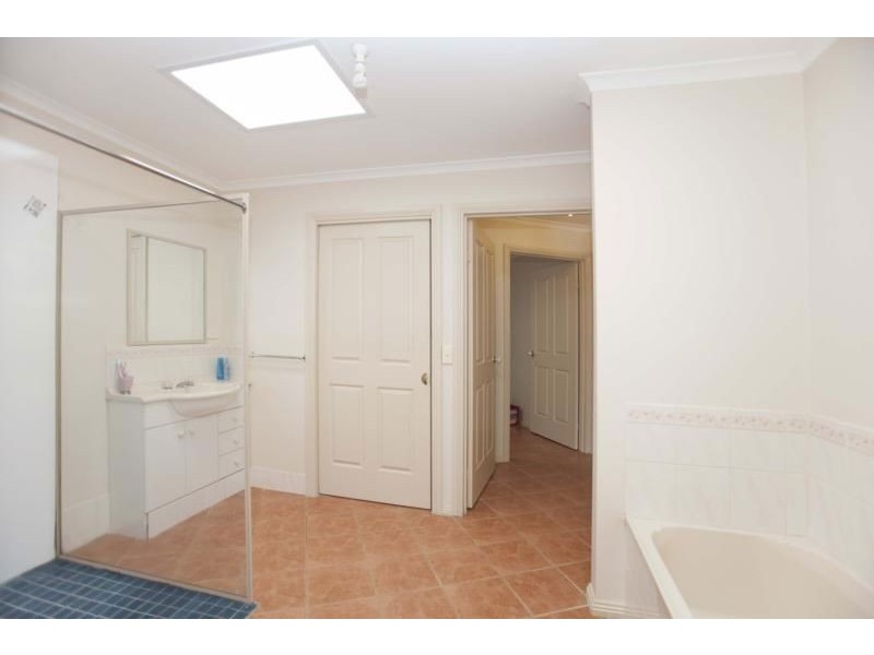 2/19 Janette Close, Warragul VIC 3820