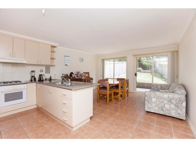 2/19 Janette Close, Warragul VIC 3820