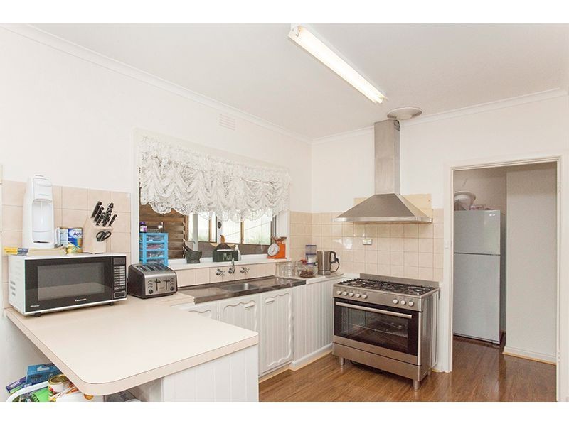 85 McGraths Track, Hernes Oak VIC 3825