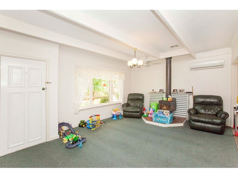 85 McGraths Track, Hernes Oak VIC 3825