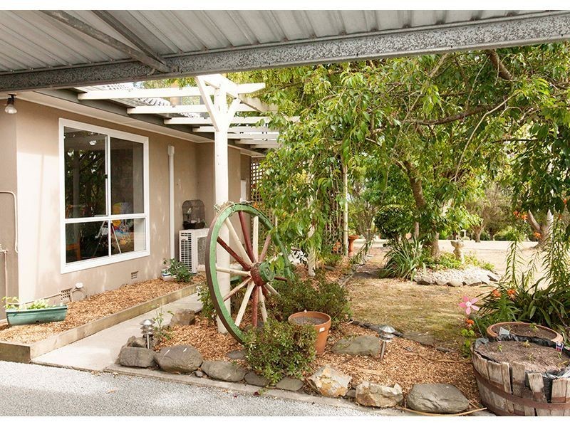 85 McGraths Track, Hernes Oak VIC 3825