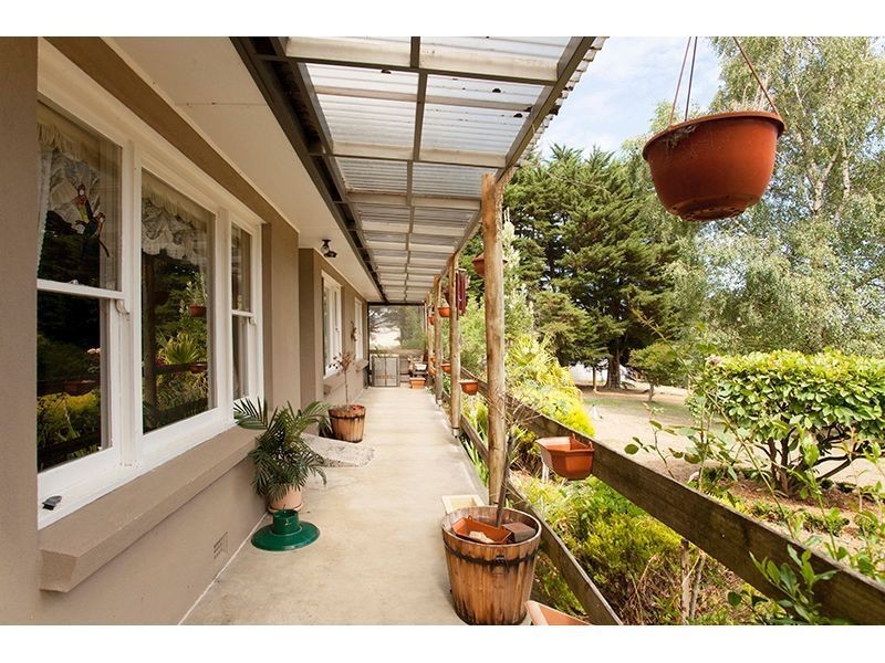 85 McGraths Track, Hernes Oak VIC 3825