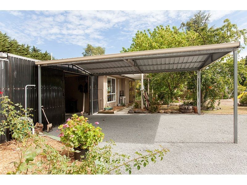 85 McGraths Track, Hernes Oak VIC 3825