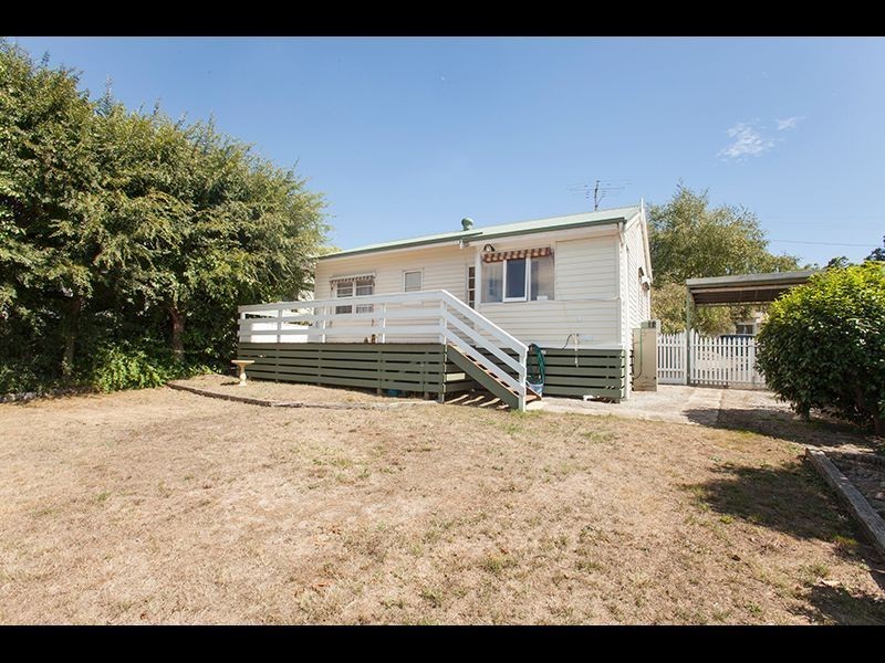 18 Centre Avenue, Warragul VIC 3820