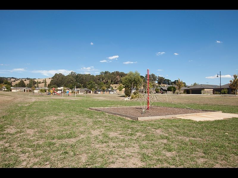 9 Vincent Boulevard, Trafalgar VIC 3824