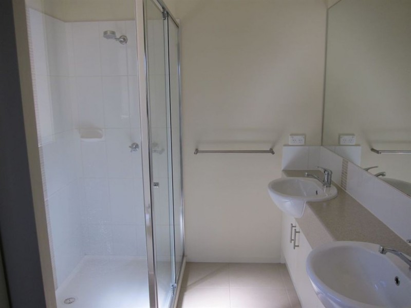 12 Skipton Street, Drouin VIC 3818