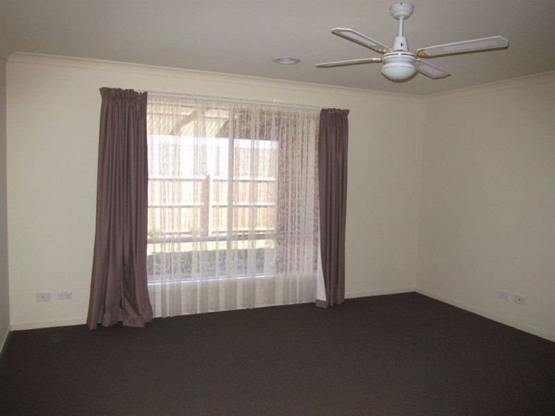 12 Skipton Street, Drouin VIC 3818