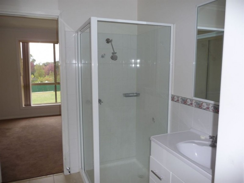 10/11A A’Beckett Road, Bunyip VIC 3815