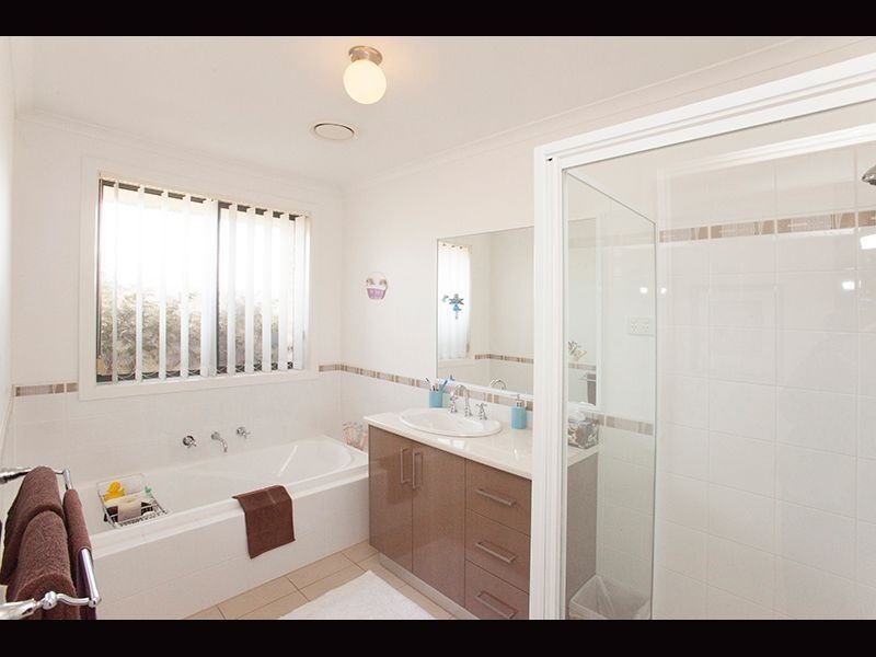 24 Poplar Close, Trafalgar VIC 3824