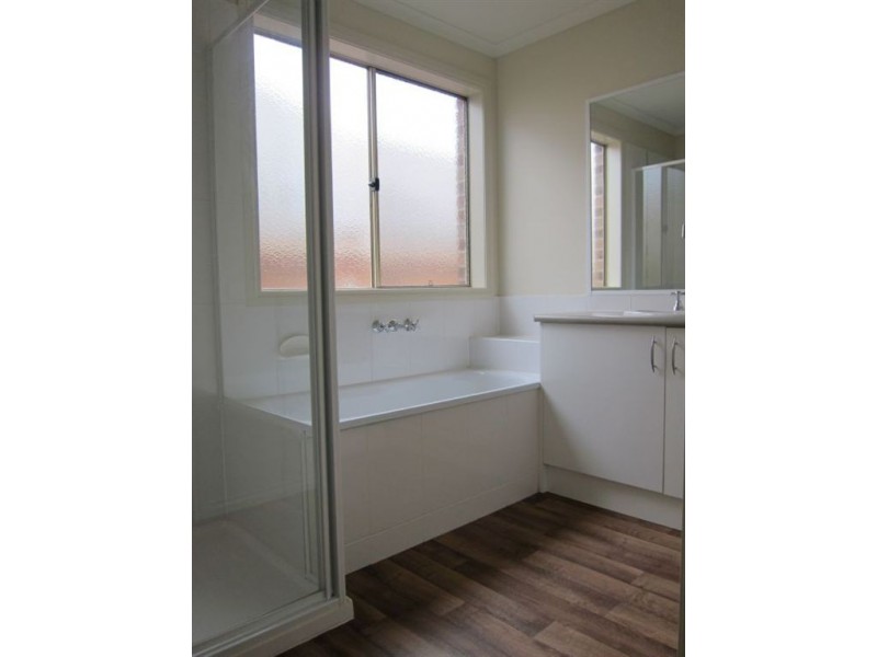 80 Cook Street, Drouin VIC 3818