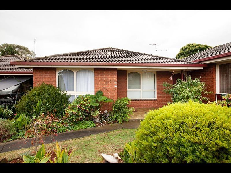 2/15 Archibald Crescent, Warragul VIC 3820